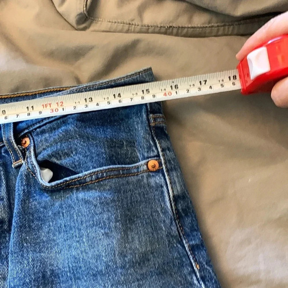 - Levi's  Revolve premium wedgie straight Size 30 Medium Wash "Love Triangle" - Picture 10 of 13